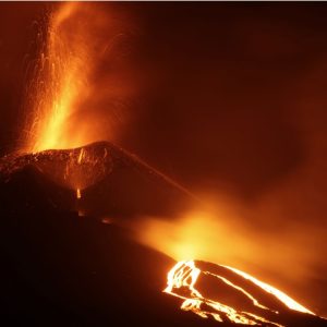 letusan gunung ruang di sulawesi membuat warga jepang waswas terutama di kepulauan okinawa