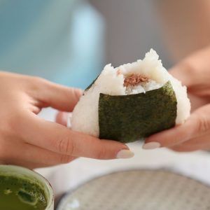 nasi kepal atau onigiri yang dikepal menggunakan ketiak ini viral di jepang